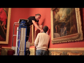 Монтаж выставки "Ян Фабр: Рыцарь отчаяния – воин красоты"