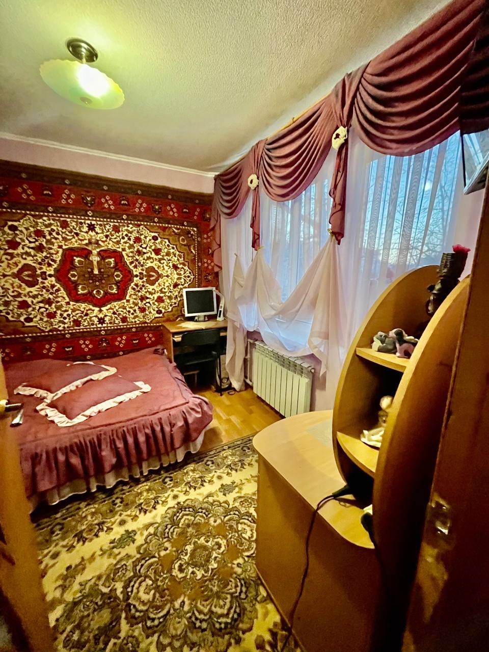 Продам 3-х комнатную квартиру на Волкова 3/5 . Общая площадь 45 м2. Квартира утеплена , новая м/п рама на балконе , новое отопление, разводка, канализация. Мебель вся остается . Отличное месторасположение , около дома лицей «Интеллект» детские сады. Супермаркеты , кинотеатр, рынок. Отличная транспортная развя...