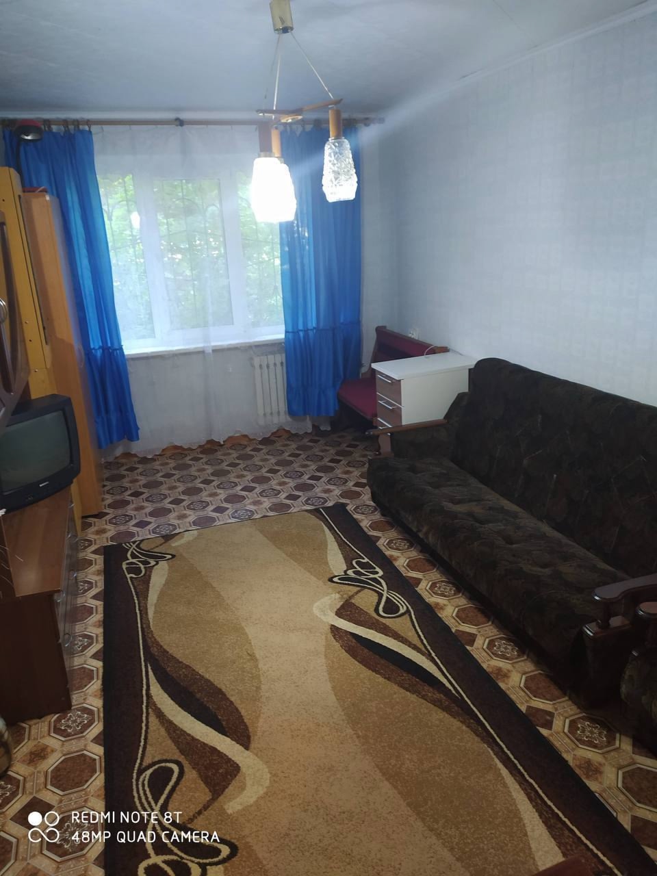 1-комнатная квартира кв. Комарова Цена: 3 400 000 руб. Город: Луганск Район: Жовтневый кв. Комарова, р-н кинотеатра Мир 1/5 эт. дома, общ. пл. 30 кв.м. Новые радиаторы, кухня-плитка, с/у совмещен, окна м/п. Чистое, уютное состояние, всё содержимое для проживания остаётся в квартире.(мебель, холодильник, стир....