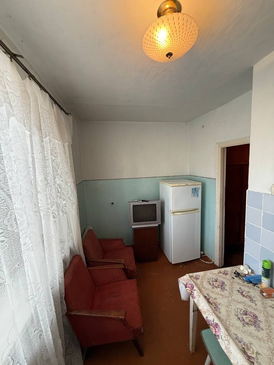 Продается 1-комнатная квартира в пгт. Станица-Луганская (Кв. Молодежный) (10км от Луганска) ✅Этаж 1/2 ✅Общая площадь 46 кв.м. ✅Лоджия (как отдельная комната) ✅Окна м/п ✅Автономное отопление ✅Квартира как на фото, требует ремонта, но можно жить ✅ к продаже ✅Хозяин в городе (продажа без доверенности, без пропис...