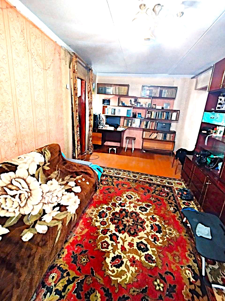 ‼‼ Продам 3-х комнатную квартиру на кв. Жукова 3/5 эт.общ. 56кв. м. Дом кооперативный, кирпичный, в подвале все поменяно на пластик, крыша перекрыта, подъезд чистый, квартира тёплая не угловая, полы деревянные, балкон застеклён, с/у раздельный, состояние жилое , все остаётся. Отличное месторасположение : школ...