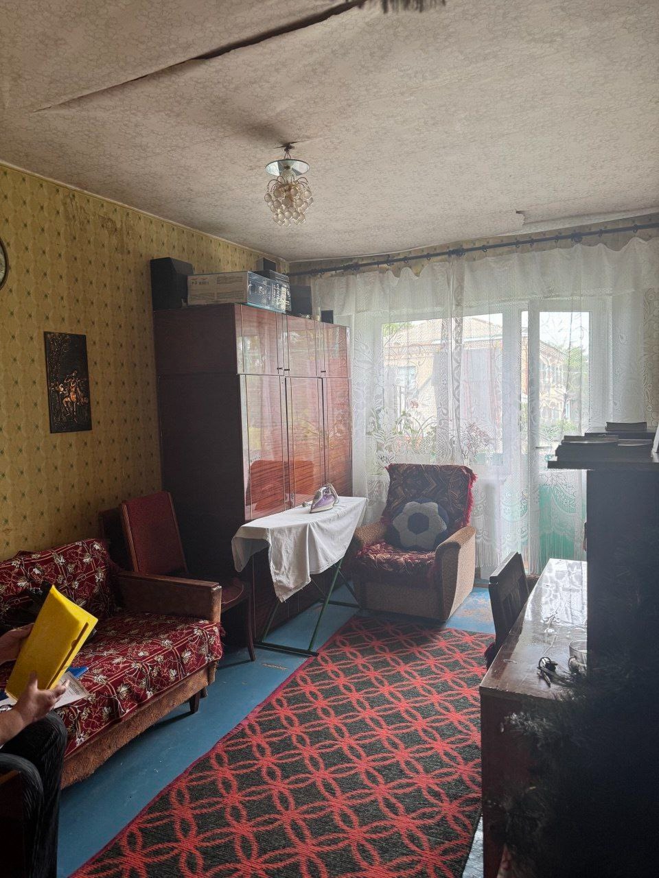 Продам 2-х комнатную квартиру на площади Обороны , район 39 школы , 2/3 эт. общ. 40.9 кв. м.Дом кирпичный, квартира тёплая, комнаты раздельные, мебель частично остаётся. Состояние жилое. Хорошее расположение: тихий спокойный район, супермаркет, транспорт. . ✅ Цена 3 300 000₽. ☎ +79595092579...